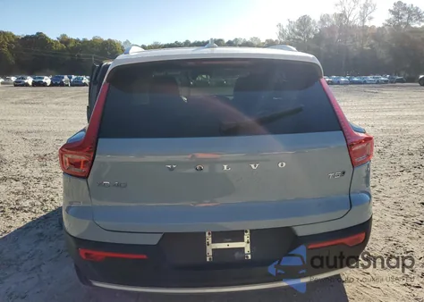 2019 Volvo Xc40 T5 Momentum z USA, uszkodzony, nr VIN YV4162UK3K2054861